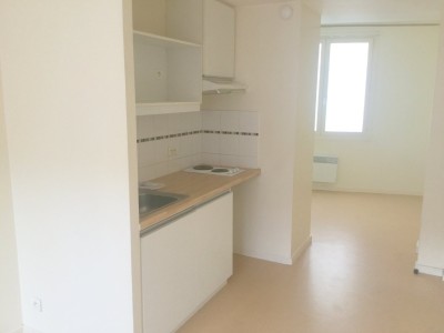STUDIO A LOUER - LA MADELEINE - 26 m2 - 515 € charges comprises par mois