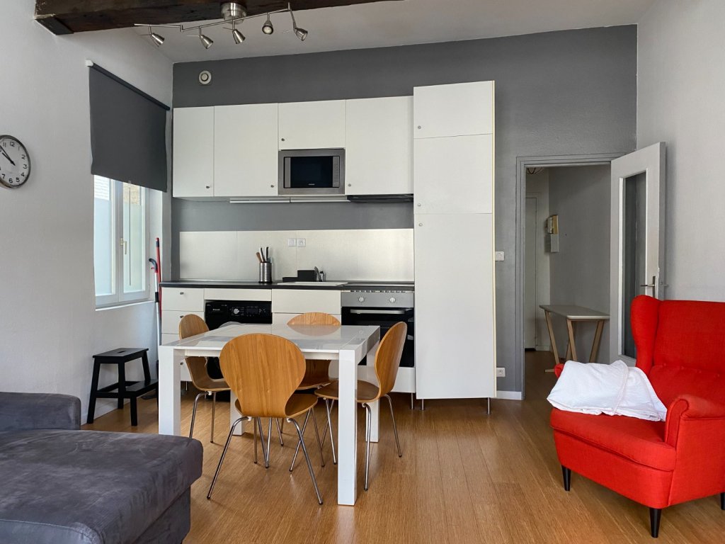 STUDIO VIEUX LILLE A LOUER - LILLE - 33 m2 - 849 &euro; charges comprises par mois