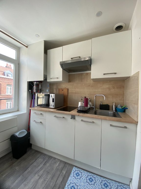 studio meublé A LOUER - LILLE - 25.64 m2 - 576 &euro; charges comprises par mois